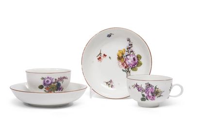 null MEISSEN
Composite lunch in porcelain comprising an oval tray with a contoured...