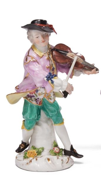 null MEISSEN
Statuette en porcelaine représentant un jeune homme jouant
du violon,...