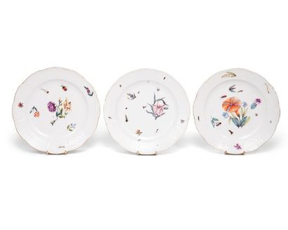 null MEISSEN
Three porcelain plates with contoured edge with patterns of basketry
in...