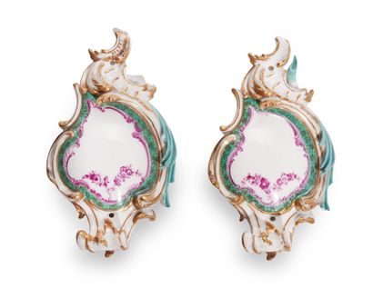 MEISSEN
Pair of small cartouches in porcelain...