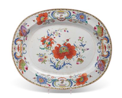 CHINA
Oval dish with polychrome decoration...