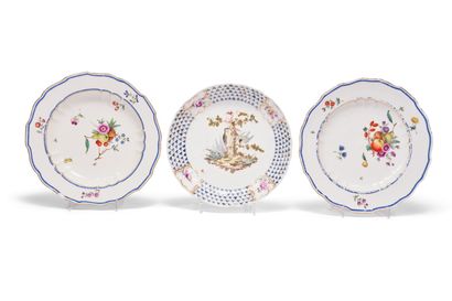null FRANKENTHAL
Lot including a round porcelain compotier with contoured edge
with...