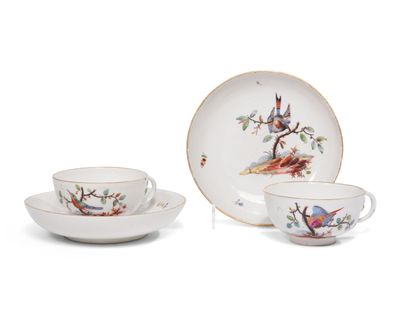 null HÖCHST
Pair of porcelain teacups and their saucers with polychrome decoration...