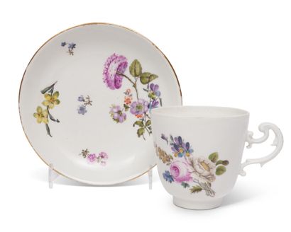 null MEISSEN
Composite lunch in porcelain comprising an oval tray with a contoured...