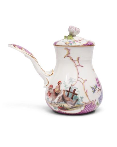 null MEISSEN
Coffee pot in porcelain of baluster form with handle
polychrome decoration...