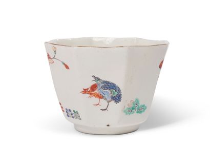 CHANTILLY
Octagonal bowl in soft porcelain...