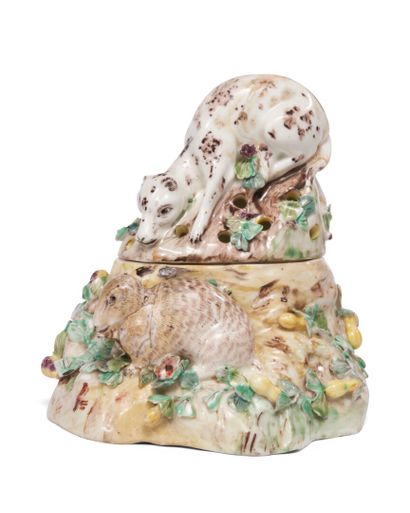 MENNECY OR SCEAUX
Covered potpourri in soft...