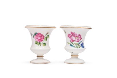 null VINCENNES
Paire de vases Parseval en porcelaine tendre à décor polychrome de...