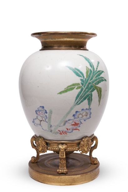 null China
Porcelain ginger pot with polychrome decoration in Famille Rose enamels...