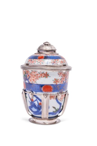 null JAPAN
Covered goblet with blue, red and gold decoration known as Imari of flowered...