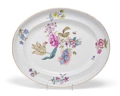 MEISSEN
Oval dish in porcelain with patterns...
