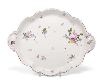 null MEISSEN
Composite lunch in porcelain comprising an oval tray with a contoured...