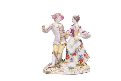 null MEISSEN
Groupe à deux figures en porcelaine représentant un couple
de bergers...