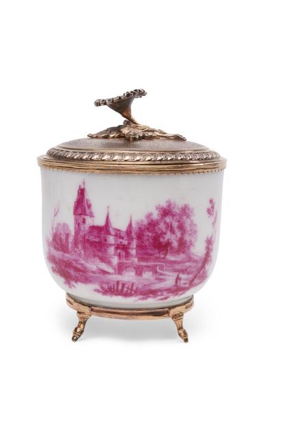 null VINCENNES
Sugar pot Calabria in soft porcelain with decoration in pink monochrome
of...