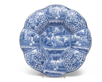 Delft
Round dish with eight lobes in earthenware...