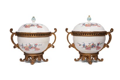 null MEISSEN
Pair of round covered oille pots with wickerwork patterns in light relief,...