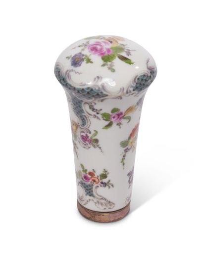 null MEISSEN
Porcelain cane knob with polychrome decoration of bouquets of flowers...