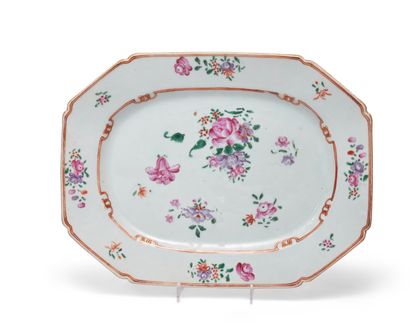 null China
Rectangular porcelain dish with polychrome decoration in Famille Rose...