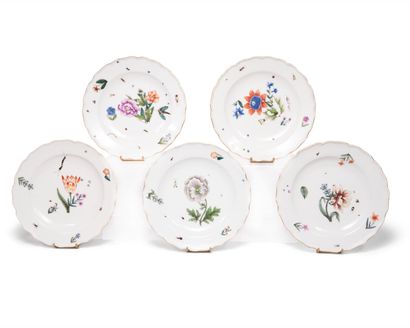 null MEISSEN
Suite of five porcelain plates with contoured edges decorated with
polychrome...