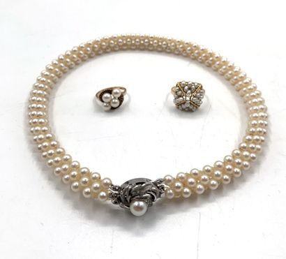 null Lot orné de perles de culture comprenant un collier tressé le fermoir en métal...