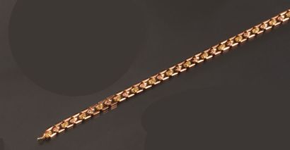 null Bracelet articulé en or 750 millièmes de deux tons, les maillons ajourés.
Longueur...
