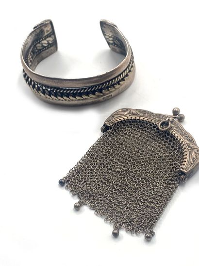 null Lot en métal comprenant : bracelet, bourse côte de maille, montre de poche,...