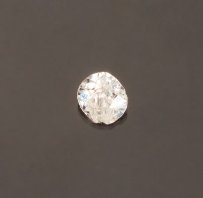 null Diamant sur papier de forme coussin et de taille ancienne pesant 3,02 carats.
(Egrisures...