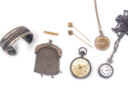 null Lot en métal comprenant : bracelet, bourse côte de maille, montre de poche,...