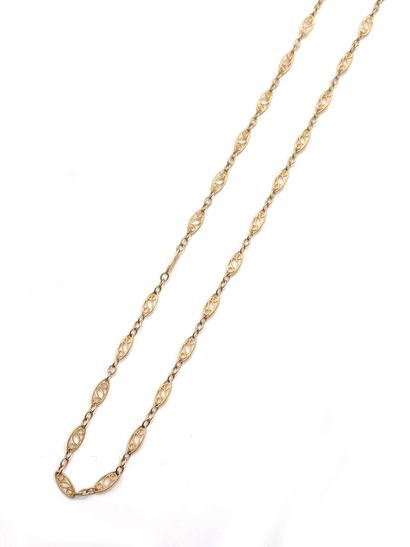 null Articulated necklace in yellow gold 750 thousandth, the links with filigree...