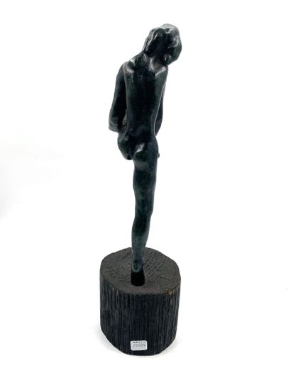 null D'après Rodin
Femme nue
Épreuve en bronze à patine verte. 
Haut. 32 cm 