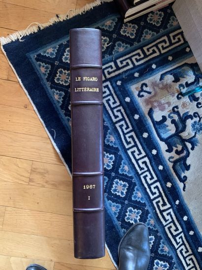 null Ensemble comprenant : 
- 11 volumes reliés du FIGARO LITTERAIRE
- ALPHA encyclopédie,...