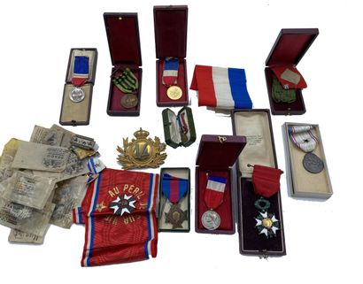 null Ensemble de décorations comprenant l'étoile de Chevalier de l'Ordre de la Légion...