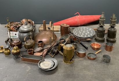null Lot of brassware including cookware and miscellaneous.