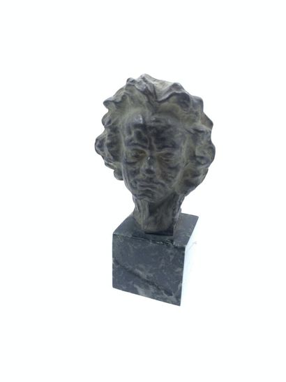 null Jules JOUANT (1863-1938)
Masque de Beethoven
Epreuve en bronze à patine brune,...