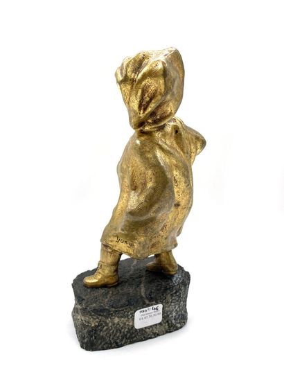null Fortunato GORI (1886-1925) 
Jeune garçon sous une cape
Épreuve en bronze doré,...