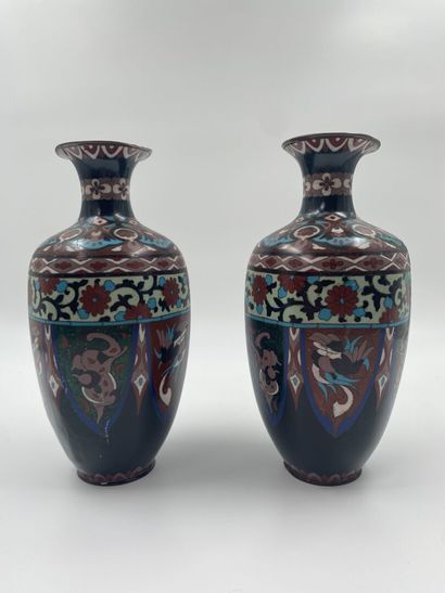 null JAPAN
Pair of copper and cloisonné vases decorated with stylized flowers. 
H....