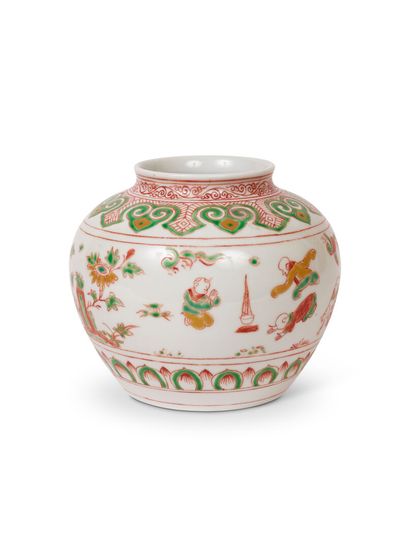 null CHINE, XIXe siècle 
Vase en porcelaine à décor polychrome d'enfants et personnages...