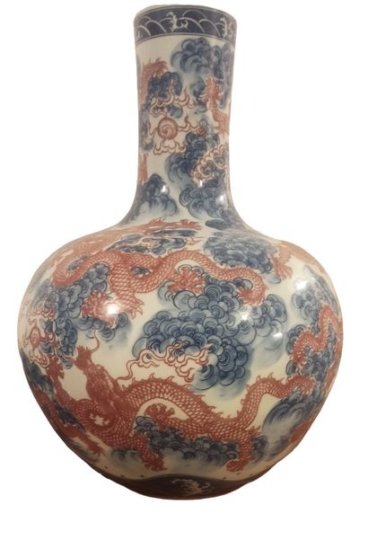 null CHINE
Grand vase de forme tianqiuping en porcelaine à décor émaillé bleu et...