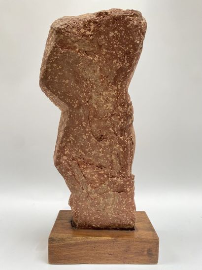 null Dans le gout du Gandhara 
Sculpture en pierre représentant une divinité en pieds....