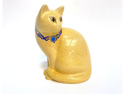 null EMAUX DE LONGWY
Chat en céramique émaillée et craquelée beige, portant un collier...
