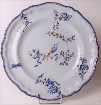 null ÉMILE GALLÉ (1846-1904)
Deux plats en faïence émaillée à décor d'oiseaux branchés,...