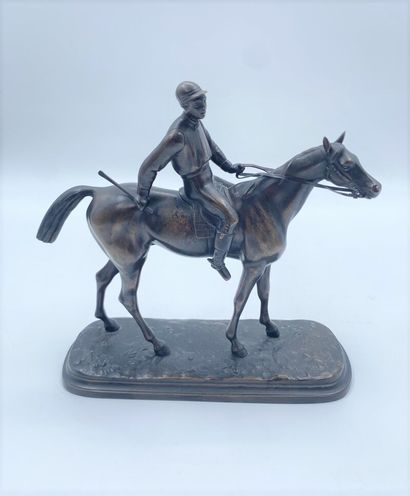 null École du XXe siècle 
Le jockey 
Sculpture en bronze à patine brune, signée sur...