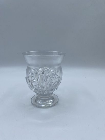 null LALIQUE 
Vase modèle Saint Cloud à décor de feuilles 
Épreuve en verre moulé...