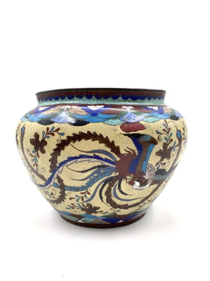 null CHINE
Vase en bronze et émaux cloisonnés à décor d'un Phoenix. 
Haut. 13 cm;...