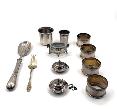 null Set of silver elements including : 
- four 950/1000 silver mounts decorated...