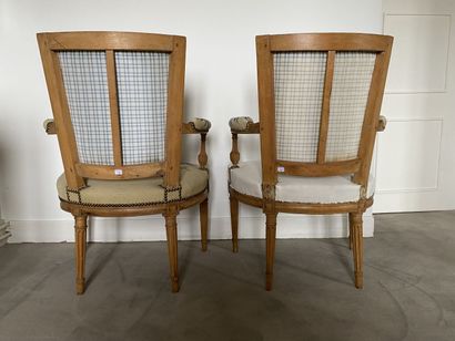 null PAIR OF ARMCHAIRS in molded and carved natural wood, the back slightly curved,...