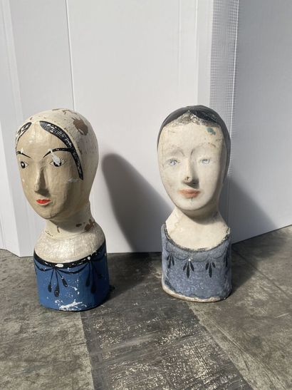 null TWO MAROTTES in polychrome boiled cardboard. 
Height: 36 cm 
Wear, accidents,...