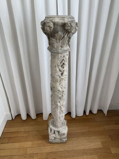 null COLUMN with hardstone capital decorated with carved foliage, branches and flowers.
In...