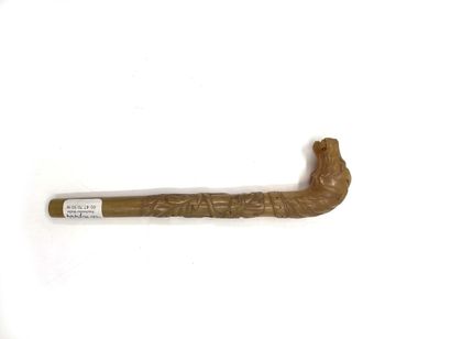 null Umbrella HANDLE in carved horn, the pommel decorated with a horse's head and...