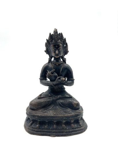 null THAILAND
Seated Buddha in bronze with brown patina. 
Height: 21 cm 
 